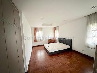 Spacious 2 Bedrooms Furnished Apartment in small private lowrise building - Soi Ari