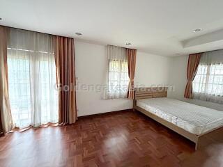 Spacious 2 Bedrooms Furnished Apartment in small private lowrise building - Soi Ari