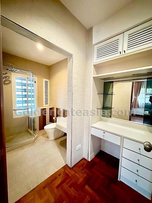 Spacious 2 Bedrooms Furnished Apartment in small private lowrise building - Soi Ari