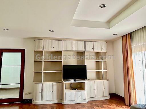 Spacious 2 Bedrooms Furnished Apartment in small private lowrise building - Soi Ari