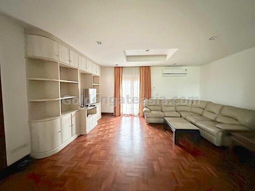 Spacious 2 Bedrooms Furnished Apartment in small private lowrise building - Soi Ari