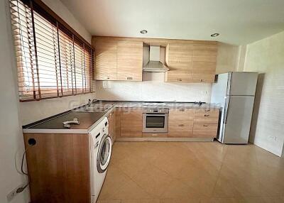 Spacious 2 Bedrooms Furnished Apartment in small private lowrise building - Soi Ari