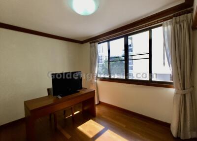 4 Bedrooms Furnished Apartment close to Asok BTS