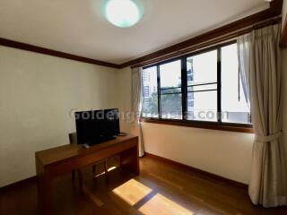 4 Bedrooms Furnished Apartment close to Asok BTS