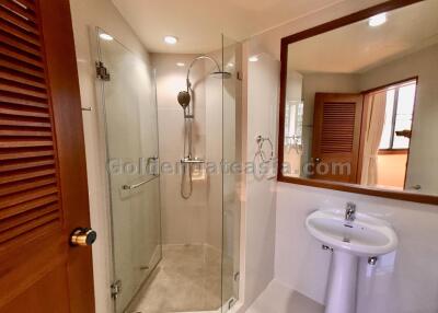 4 Bedrooms Furnished Apartment close to Asok BTS