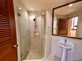 4 Bedrooms Furnished Apartment close to Asok BTS