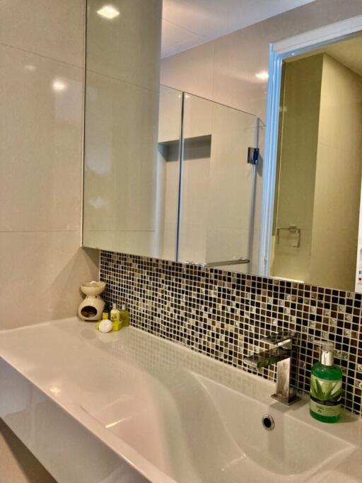 Modern bathroom with sink and mirror