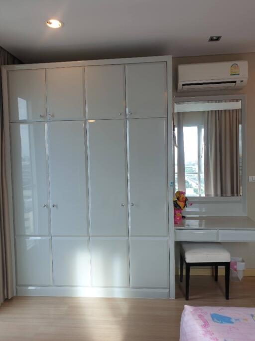 Bedroom with large wardrobe and dressing table