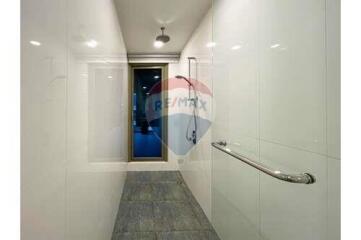 Higher floor  2-Bedroom, Apartment with Pet friendly Near BTS Asoke.