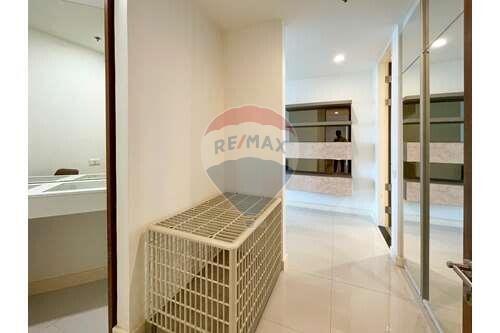 Higher floor  2-Bedroom, Apartment with Pet friendly Near BTS Asoke.