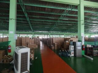Spacious warehouse with high ceilings and ample storage capacity
