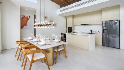 Modern kitchen with dining area