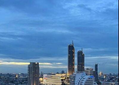 1-BR Condo at Rhythm Sathorn near BTS Saphan Taksin