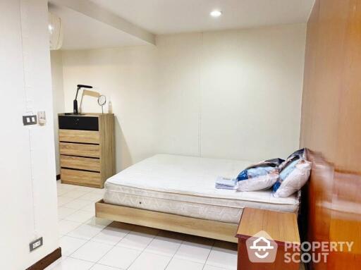 2-BR Condo at Centurion Park near BTS Ari