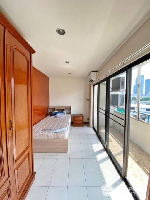 2-BR Condo at Centurion Park near BTS Ari