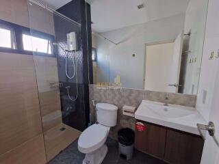 3 Bedrooms Villa / Single House in Uraiwan Grand Villa East Pattaya H010910