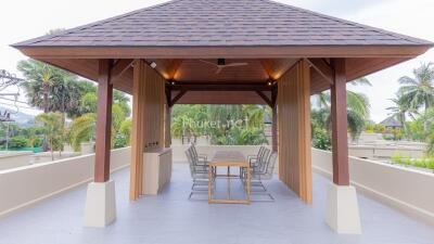Outdoor seating area with table under a pavilion roof