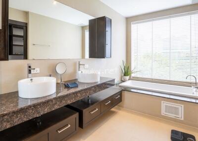 Modern bathroom with large countertop and bathtub