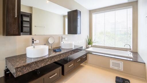 Modern bathroom with large countertop and bathtub