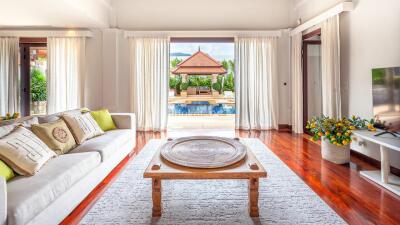 Spacious living room with pool view