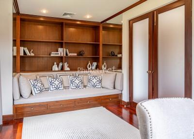 Cozy reading nook with built-in wooden bookshelves and a cushioned bench