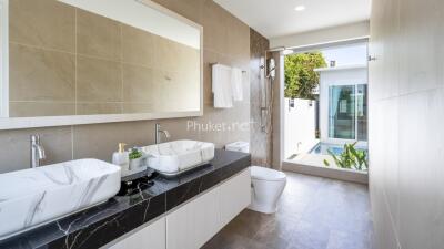 Modern bathroom with double sinks and large mirror