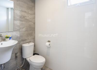 Modern bathroom with white fixtures