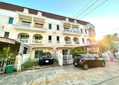 Front view of a townhouse in a residential area