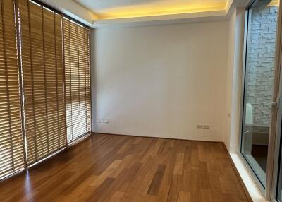 Living room with wooden floor and window with blinds