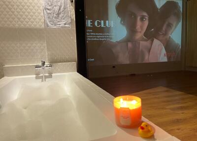 Cozy bathroom with a bathtub and candlelight