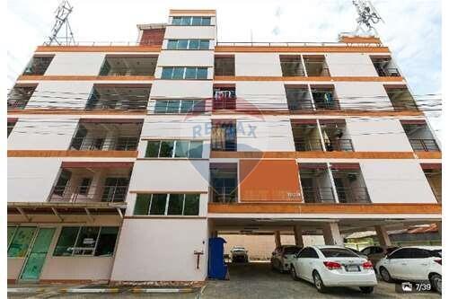 2,000 Sqm. Townhouse listed for ฿ 45,000,000.