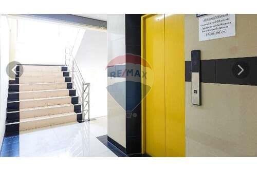 2,000 Sqm. Townhouse listed for ฿ 45,000,000.