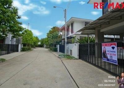 295 Sqm., 3 Beds Townhouse listed for ฿ 18,200,000.