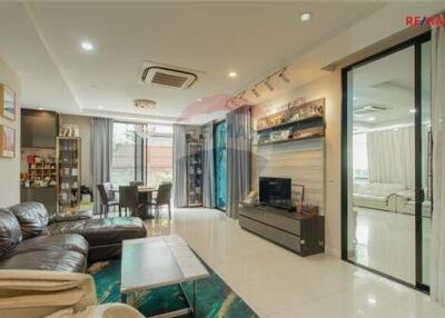 295 Sqm., 3 Beds Townhouse listed for ฿ 17,500,000.