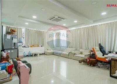 295 Sqm., 3 Beds Townhouse listed for ฿ 17,500,000.