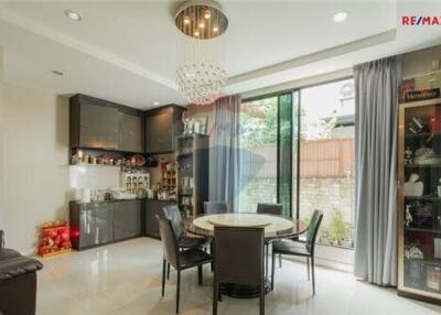 295 Sqm., 3 Beds Townhouse listed for ฿ 17,500,000.