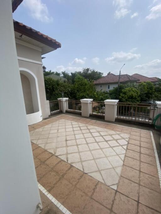 Balcony with tiled floor and view of neighborhood