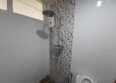 Modern bathroom with tiled wall and shower