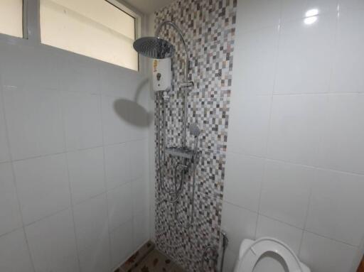 Modern bathroom with tiled wall and shower
