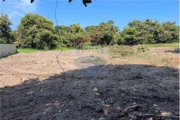 Land for sale walking distance to the beach