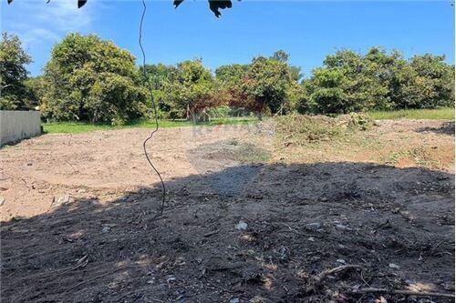 Land for sale walking distance to the beach