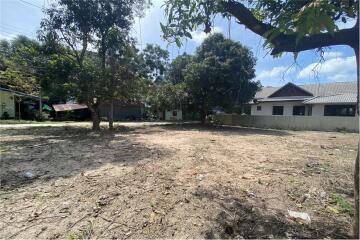 Land for sale walking distance to the beach