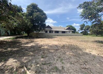 Land for sale walking distance to the beach