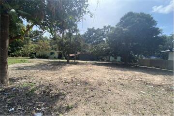 Land for sale walking distance to the beach