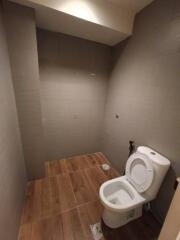 Small bathroom with a white toilet