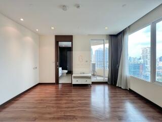 Spacious bedroom with en-suite bathroom and balcony view