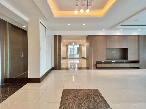 Spacious modern lobby with high-quality finishes