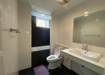 Modern bathroom with large mirror and bathtub