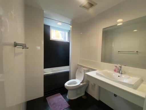 Modern bathroom with large mirror and bathtub