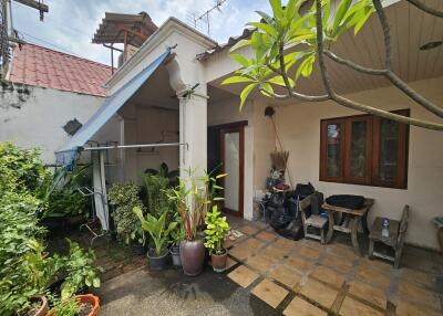 Front porch with garden